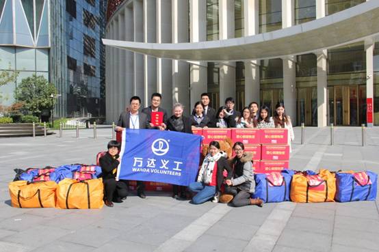 武汉万达德贡演艺有限公司向湖北省阳光慈善物资中心捐赠1000余件闲置衣物